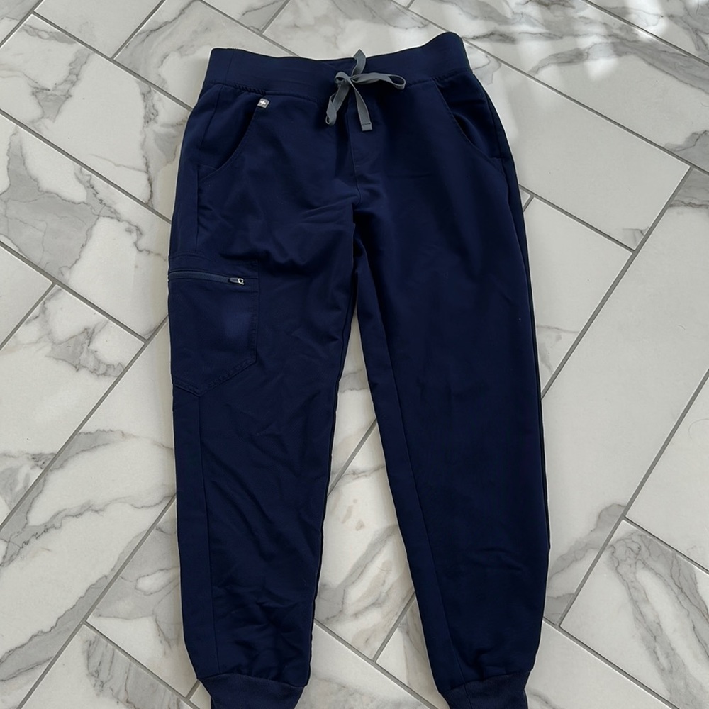 FIGS Small, Petite Zamora Navy scrubs- worn once.